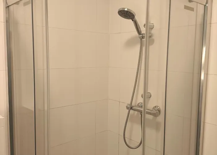 Blue Wave - Free Parking * 헤이그