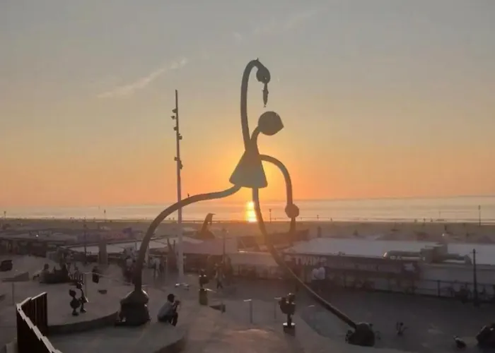 Blue Wave - Free Parking *